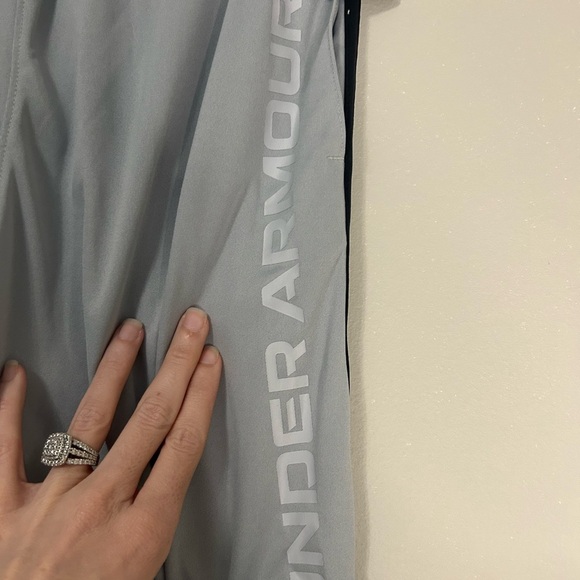 NWT Under Armour Boy’s Gray Shorts, Size L - Picture 4 of 8